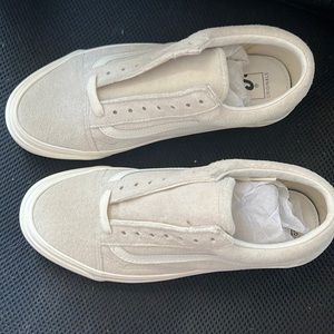 VANS BRAND NEW 7.5 M/9W MARSHMELLOW
